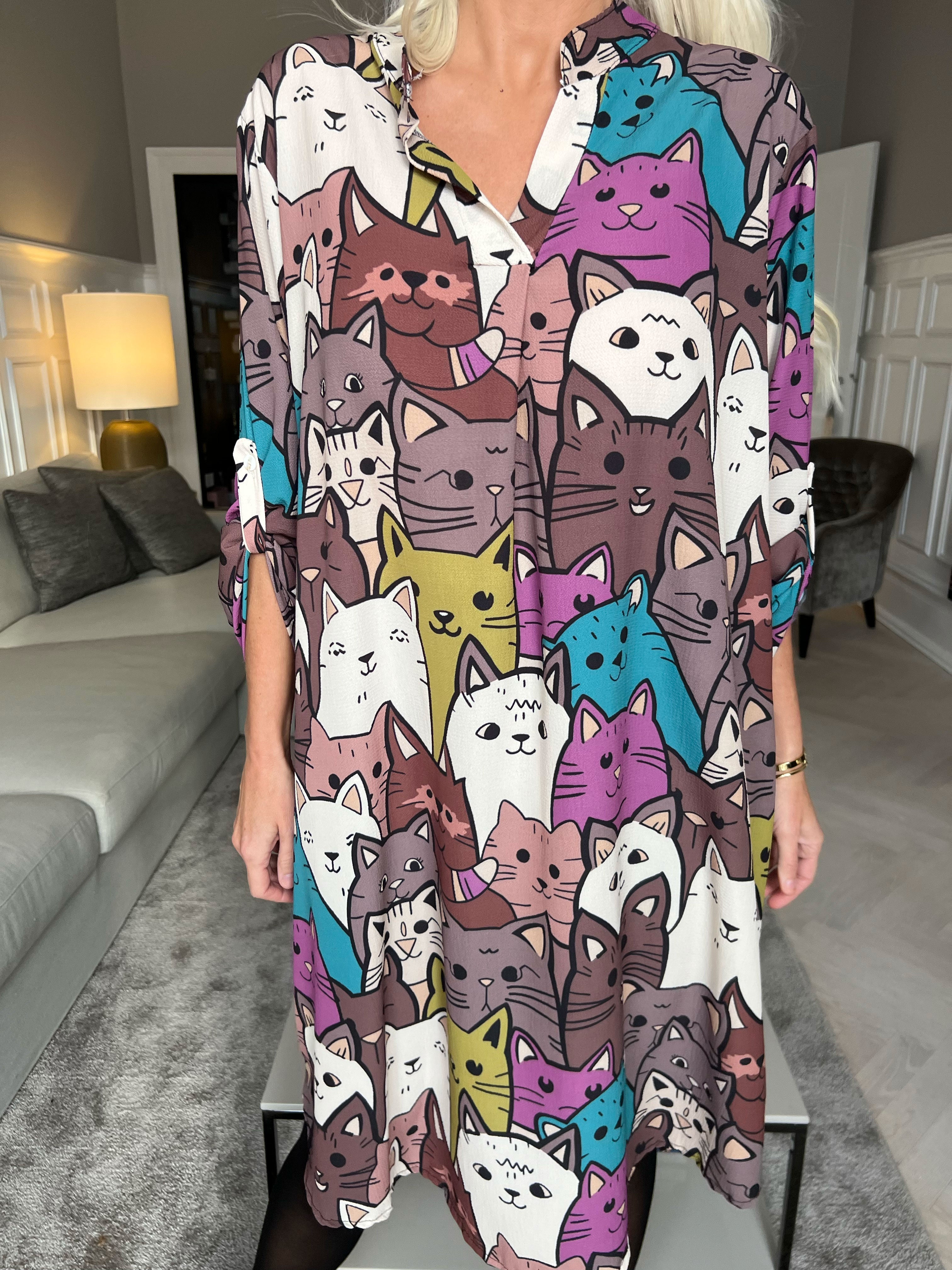 Vanesa Cat Long - Lätt och luftig klänning i kattmönster